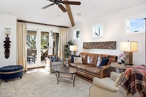 Seventh & Shore Stylish Seal Beach Home w/ Elevator, Fireplace + Bold 