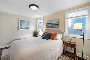 Seventh & Shore Stylish Seal Beach Home w/ Elevator, Fireplace + Bold 