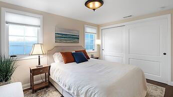 Seventh & Shore Stylish Seal Beach Home w/ Elevator, Fireplace + Bold 