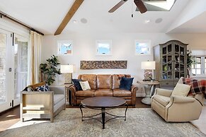 Seventh & Shore Stylish Seal Beach Home w/ Elevator, Fireplace + Bold 