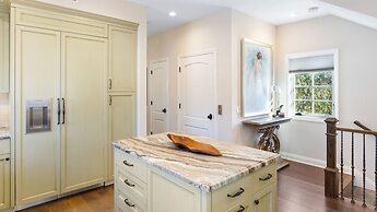 Seventh & Shore Stylish Seal Beach Home w/ Elevator, Fireplace + Bold 