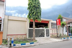 OYO 2986 D&a Guesthouse Syariah And Rent