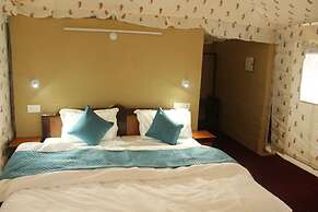 Billing View Camp and Mud Houses