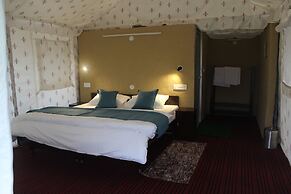 Billing View Camp and Mud Houses