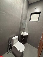 OnlyStay Surbhi Dham