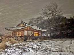 Jukrokjungsa hanokstay