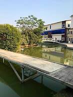 Crow Euro Inn Hotel and Resort