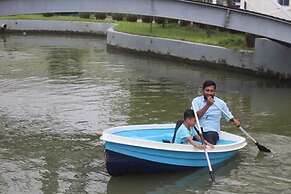 Crow Euro Inn Hotel and Resort