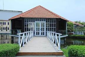 Crow Euro Inn Hotel and Resort