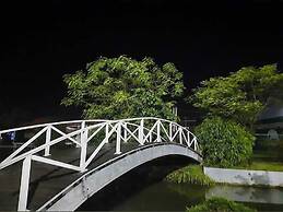 Crow Euro Inn Hotel and Resort