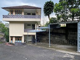 OYO 94582 Villa Beringin Puncak