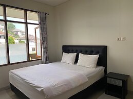 OYO 94582 Villa Beringin Puncak