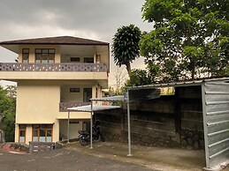 OYO 94582 Villa Beringin Puncak