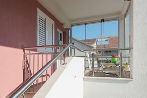 Modern Seaside Apartment With Balcony - Erika