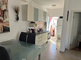 Modern Seaside Apartment With Balcony - Erika