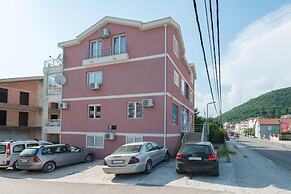 Modern Seaside Apartment With Balcony - Erika