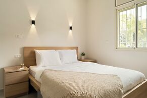 German Colony Bright Stay by Sea N' Rent