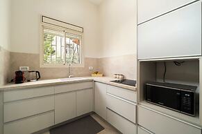 German Colony Bright Stay by Sea N' Rent