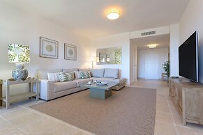 Exclusive 2BD Apartment Heated Pool Flamingos Golf
