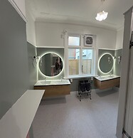 Manor on the Park Backpackers