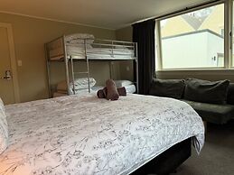 Manor on the Park Backpackers