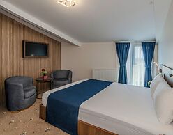 Airport Waves Hotel