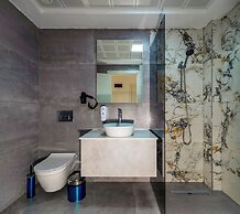 Airport Waves Hotel