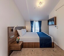 Airport Waves Hotel