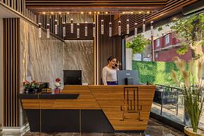 Airport Waves Hotel
