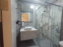 Airport Waves Hotel