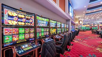 Merit Royal Gardens Hotel & Casino