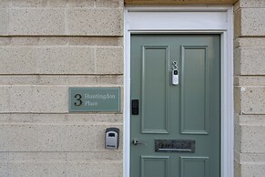 3 Huntingdon Place