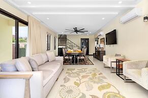 Panoramic Cliffside Luxe Villa