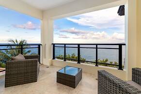 Panoramic Cliffside Luxe Villa