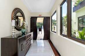 Panoramic Cliffside Luxe Villa