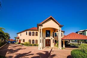 Luxury Oceanfront Villa in Tower Isle