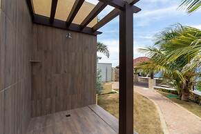 Luxury Oceanfront Villa in Tower Isle