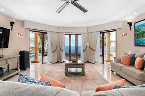 Luxury Oceanfront Villa in Tower Isle