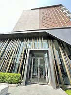Easy Stay at the Lennox