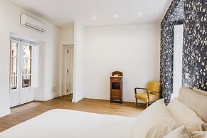 Upscale Urban Apartment by Wonderful Italy