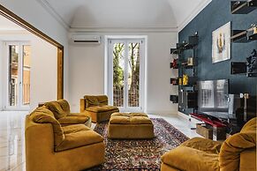 Upscale Urban Apartment by Wonderful Italy