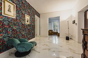 Upscale Urban Apartment by Wonderful Italy