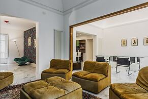 Upscale Urban Apartment by Wonderful Italy