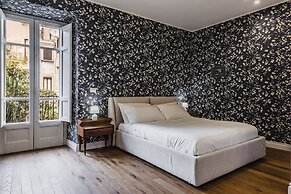 Upscale Urban Apartment by Wonderful Italy