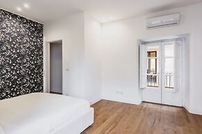 Upscale Urban Apartment by Wonderful Italy