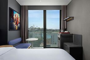 Aloft Istanbul Karakoy