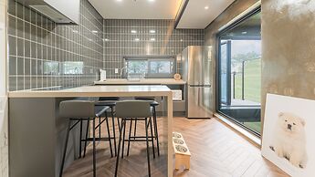 Taean Aloha Oe Pet Pool Villa