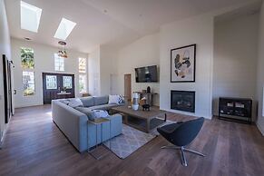 Hilltop Oasis
