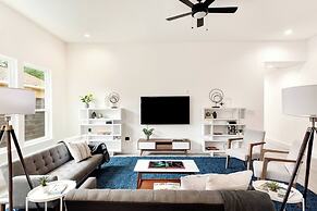 Luminous and Cozy 3BR 2Bath Escape