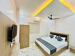 Hotel PVS Grand